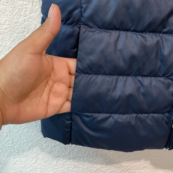 Uniqlo Kids Blue Puffer 100% Polyester Fall Winter Lightweight Comfy Vest 9-10 - Picture 4 of 6